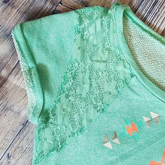 A super cute green short-sleeve like sweatshirt. - Picture 3 of 5